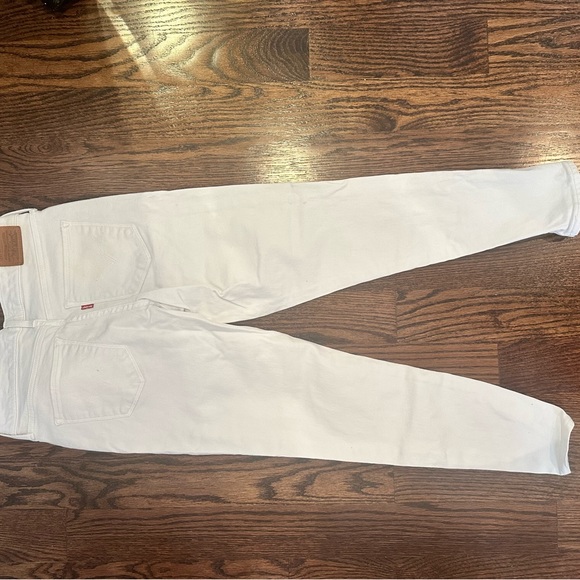 Levi’s White Jean straight leg. Good condition size 28 - Picture 2 of 6